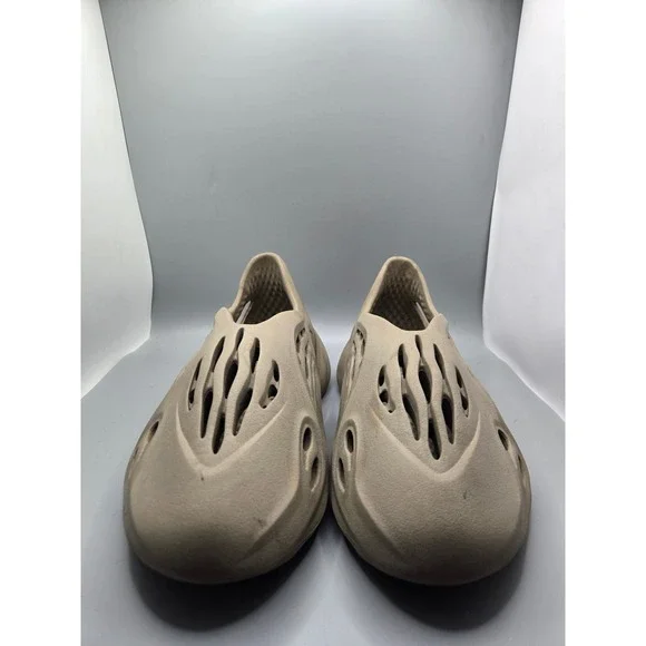 Adidas Yeezy Foam RNNR Sand Men's Size 10 GW3354 Slip-On Casual Shoes - Picture 9 of 9